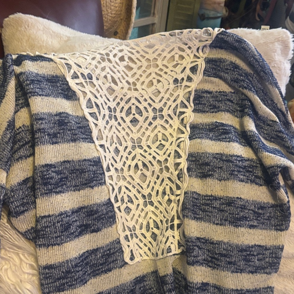 Charlotte Russe Blue and Cream Knit Top - Picture 3 of 4